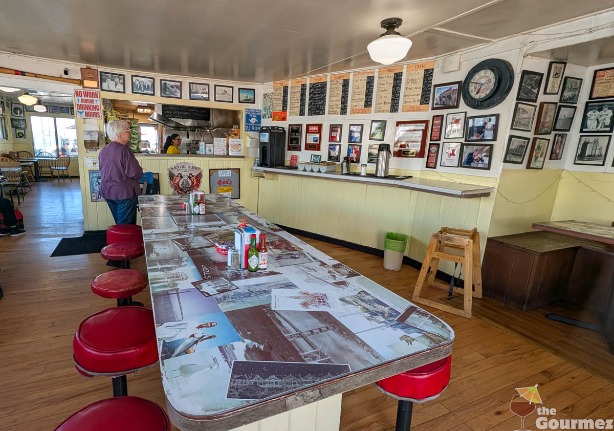 red's java house inside