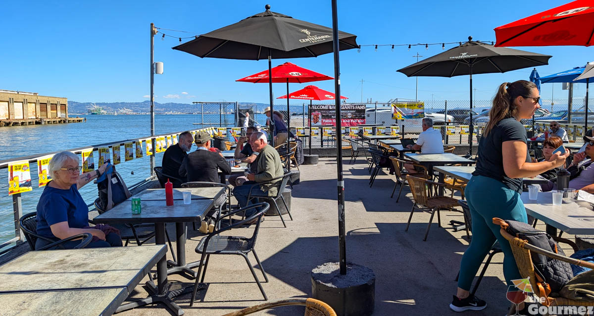 red's java house patio