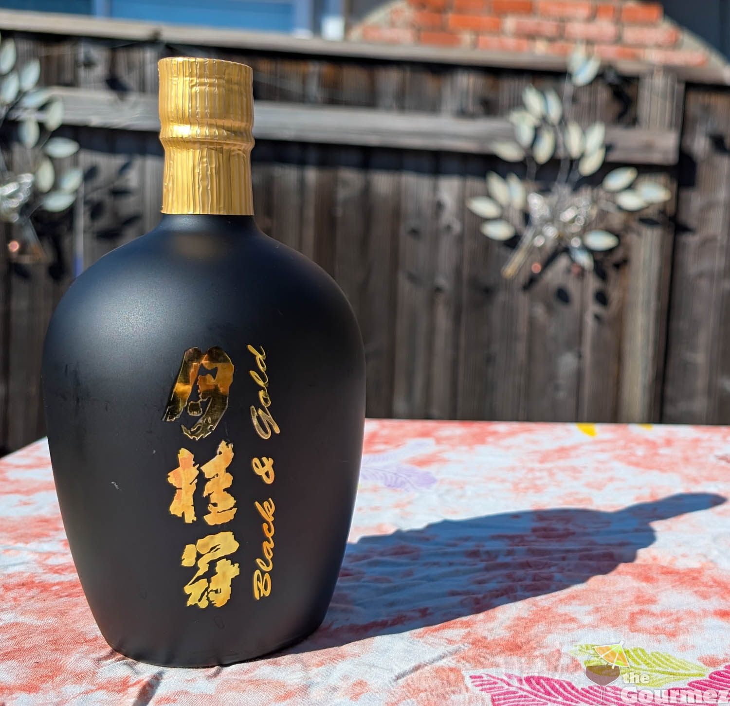 gekkeikan black & gold sake bottle