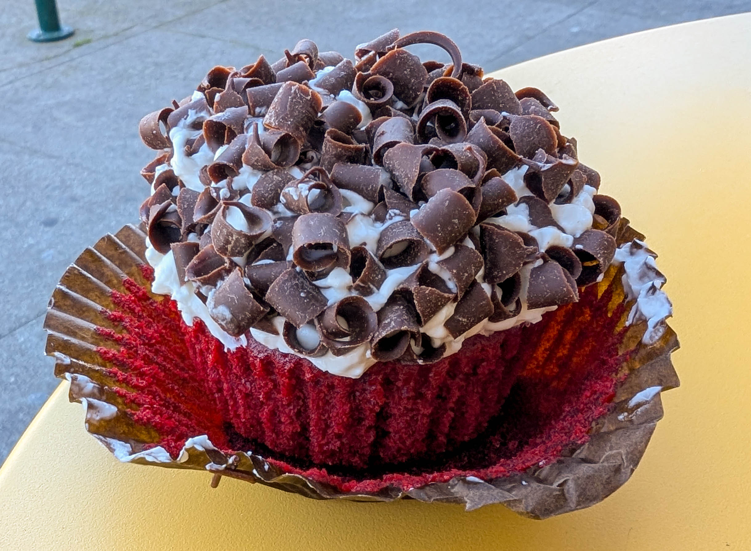 whisk cake red velvet cupcake