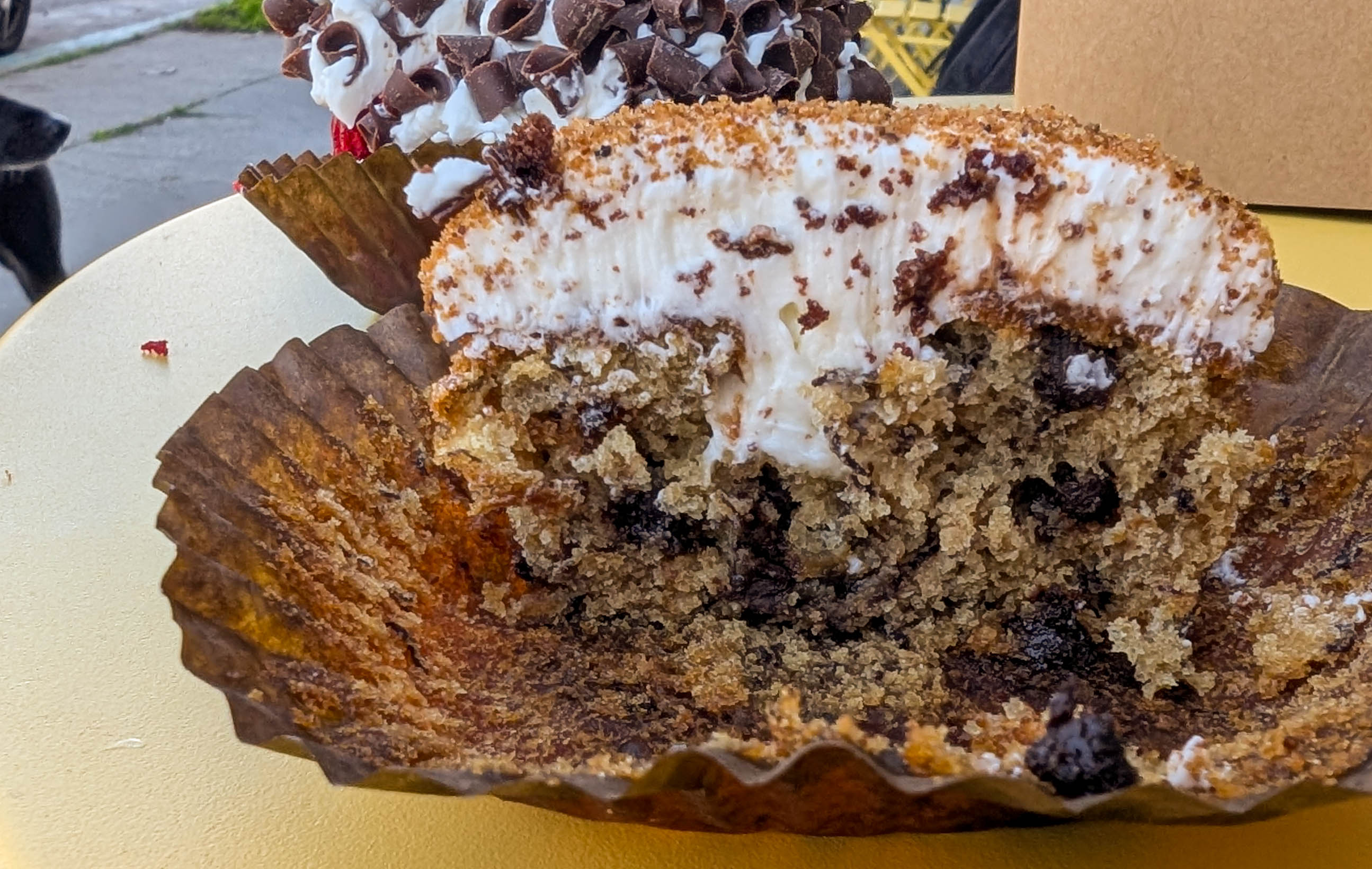 whisk cake banana chip cupcake inside