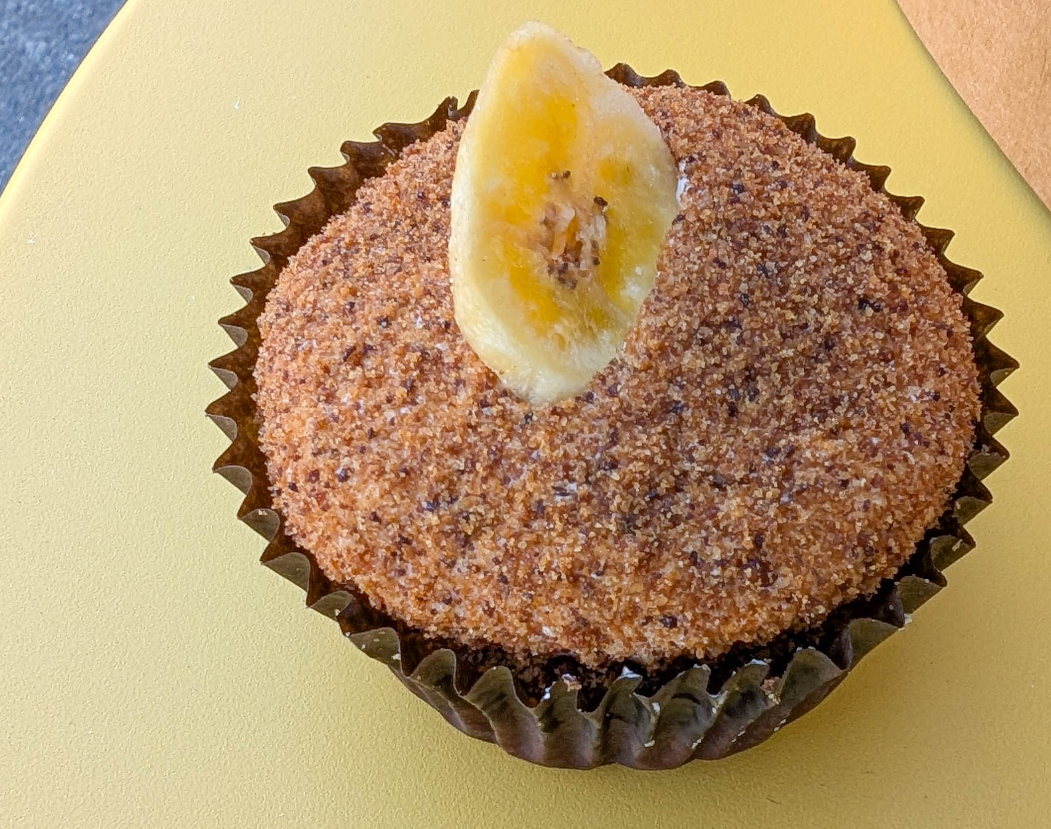 whisk cake banana chip cupcake