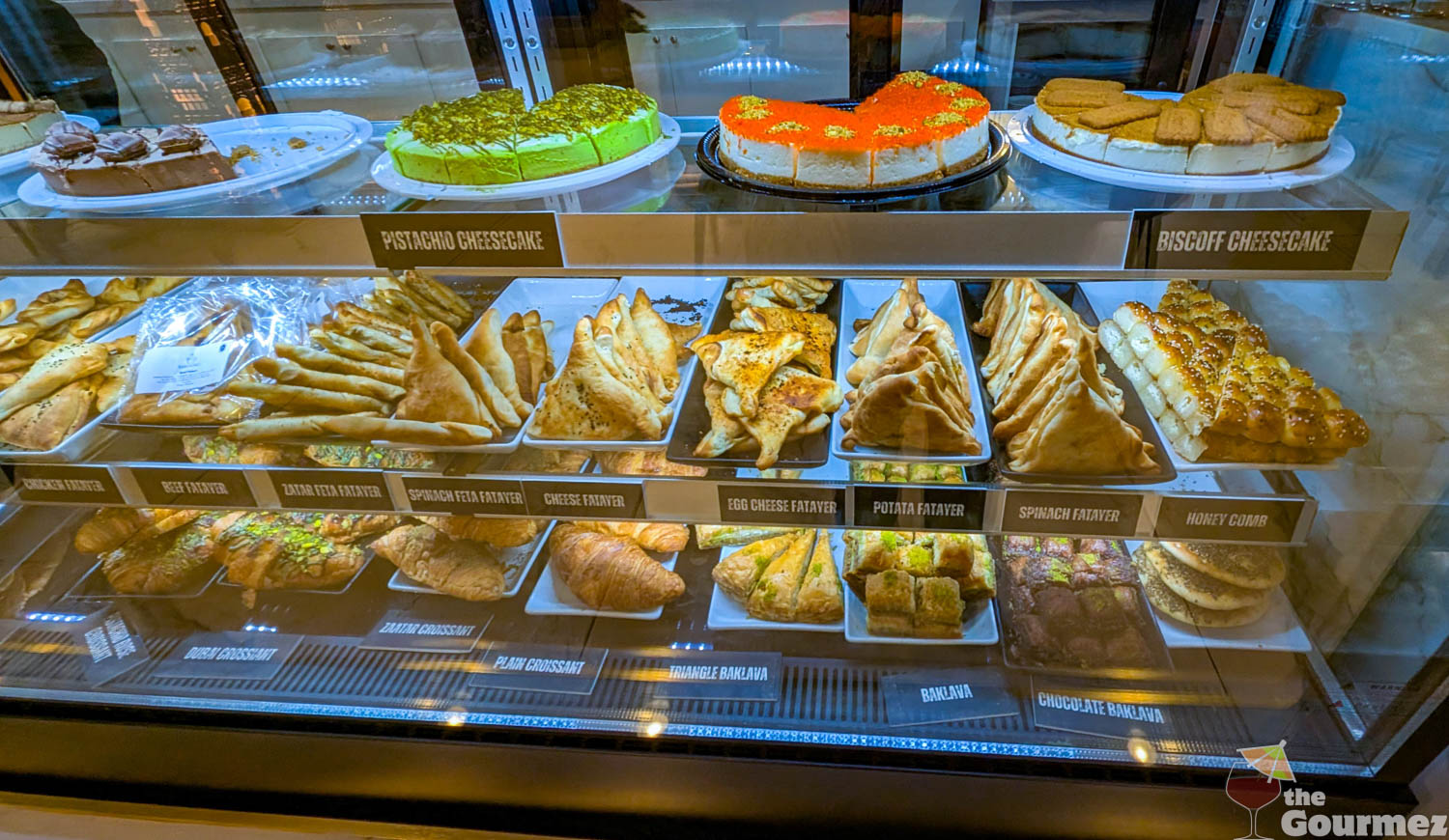 sana'a cafe dessert case